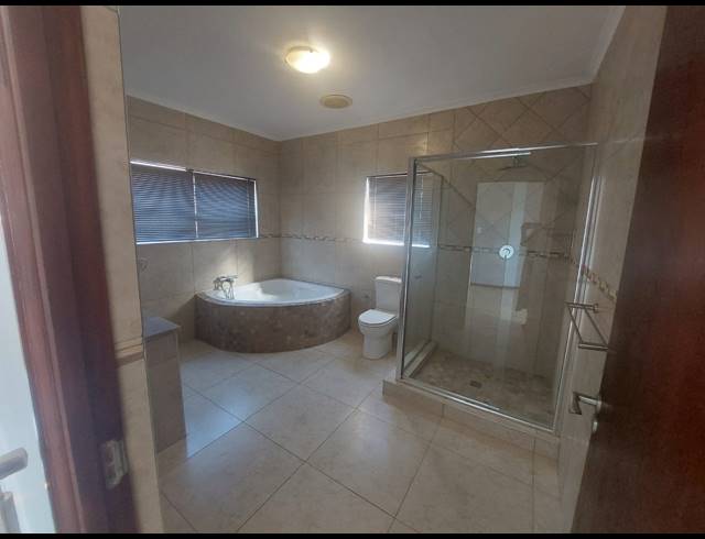 4 BEDROOM HOUSE FOR SALE IN COUNTRY CLUB